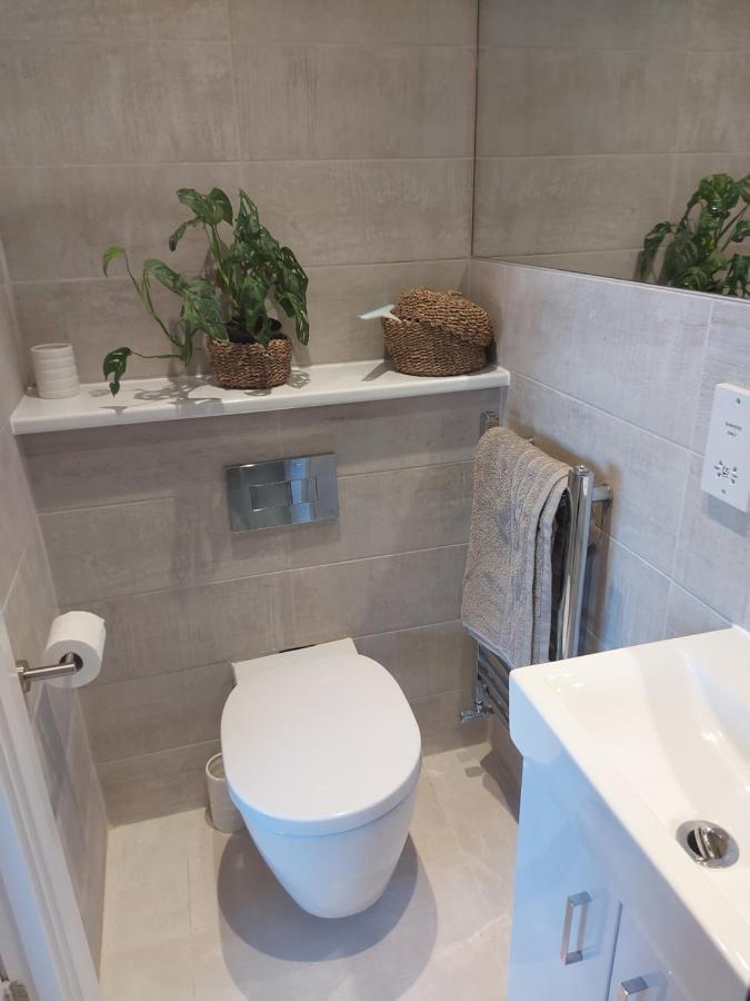 Secret Garden Apartment Faygate ภายนอก รูปภาพ